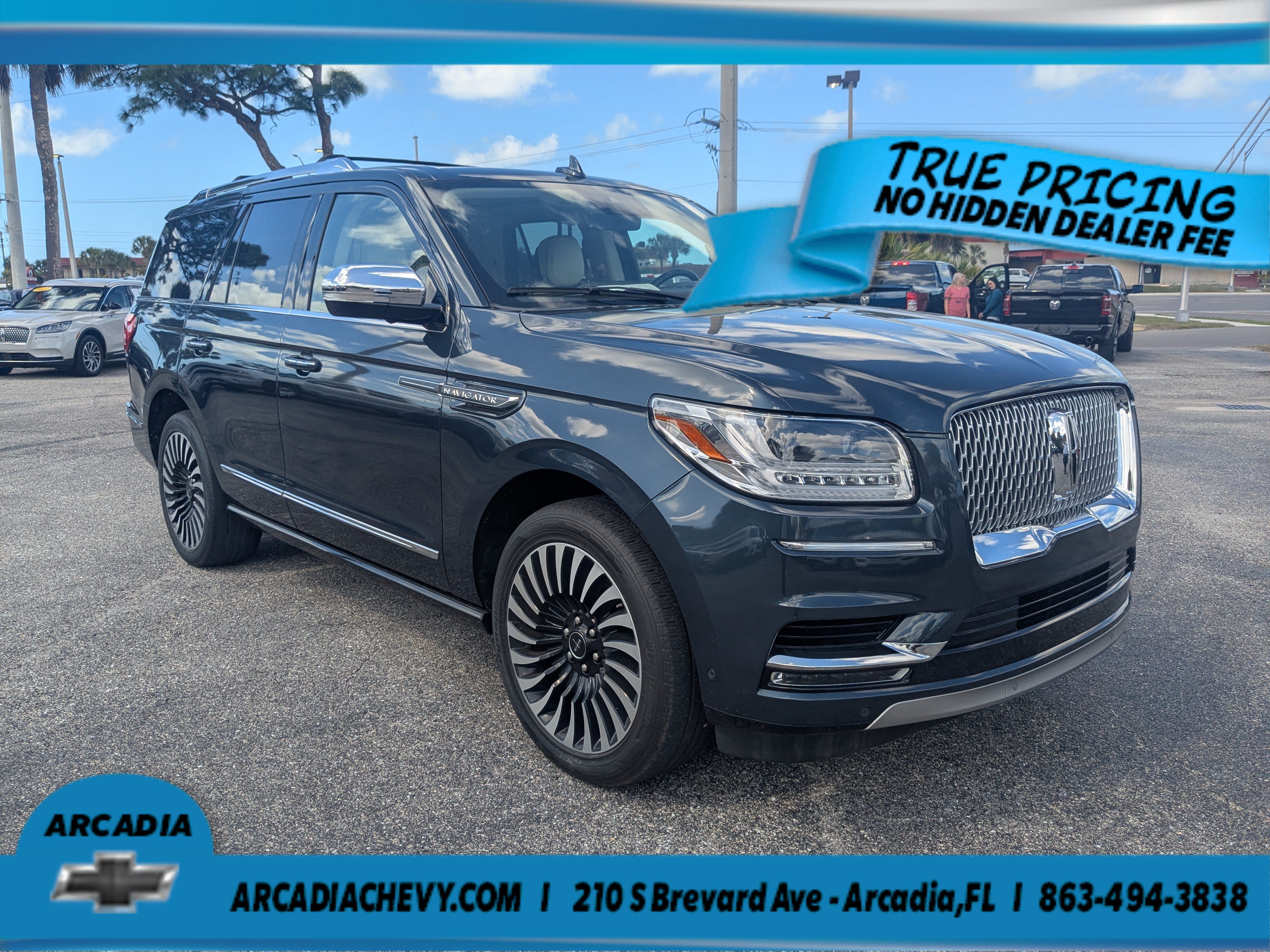 Used 2021 Lincoln Navigator Black Label w/ Cargo Convenience Package AWD/4WD image 2