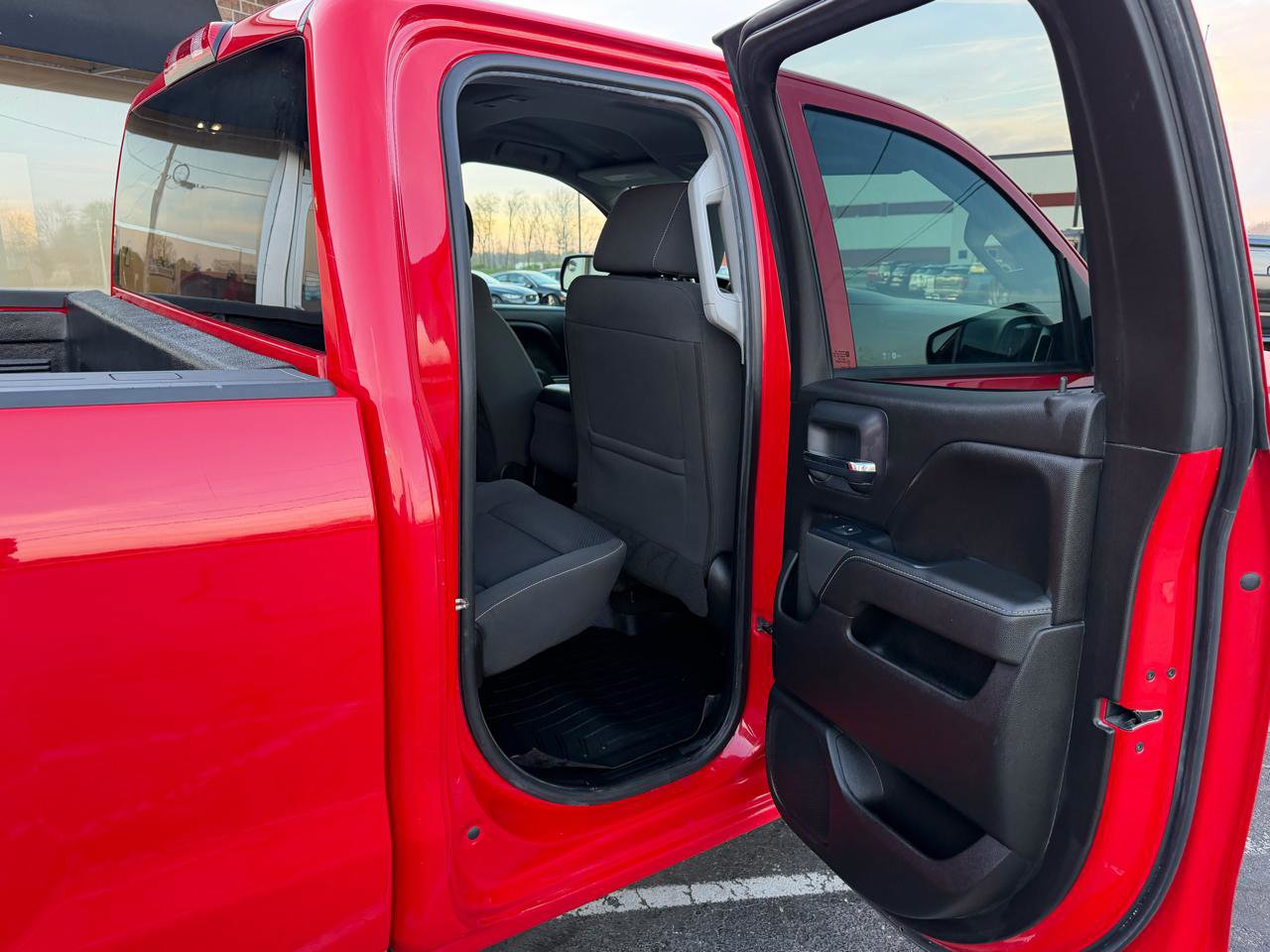 Used 2018 Chevrolet Silverado 1500 LT AWD/4WD image 22