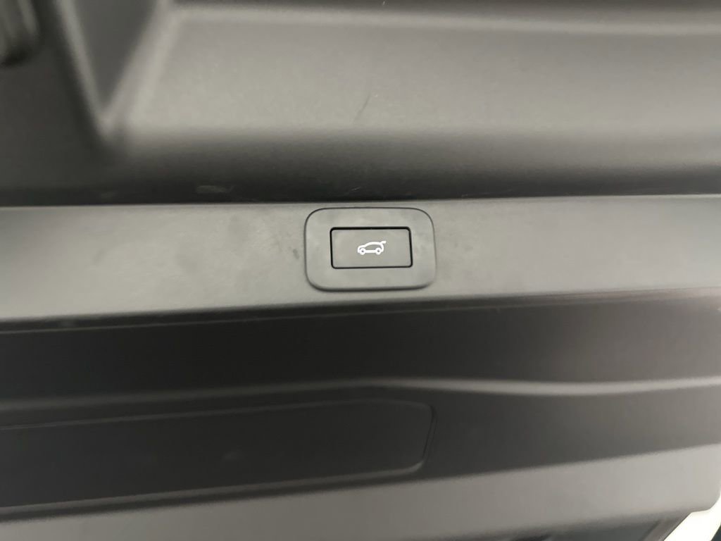 Used 2025 Land Rover Range Rover Long Wheelbase SE image 26