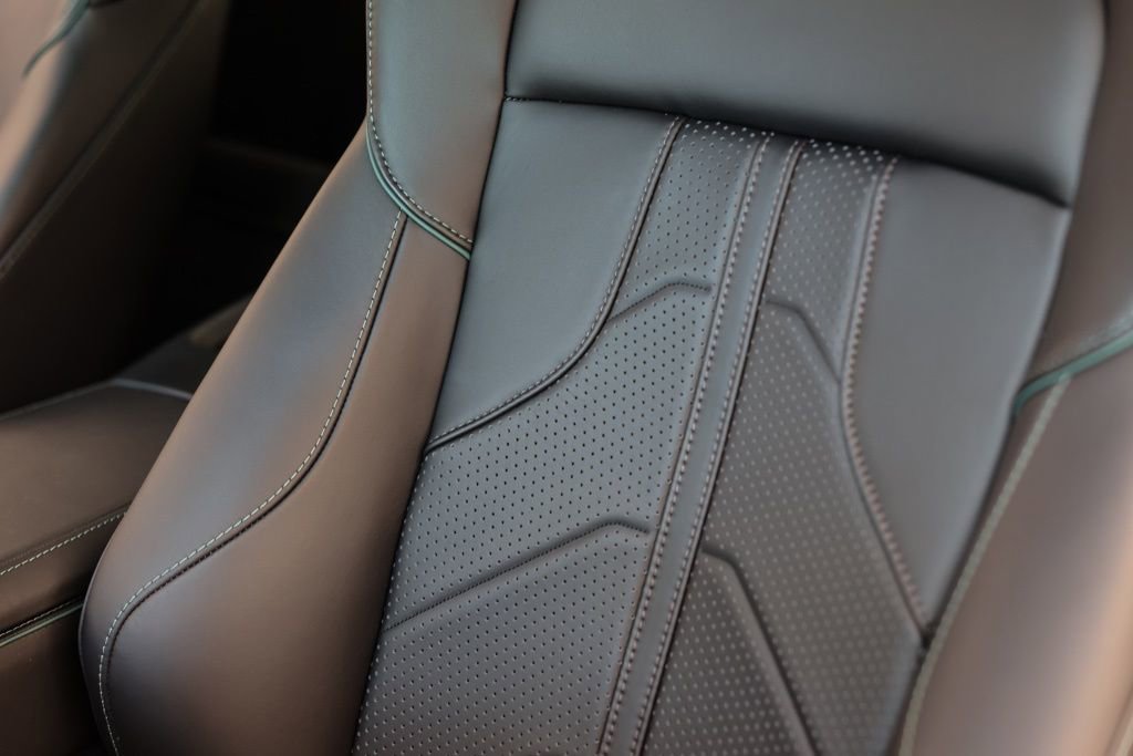 Used 2025 Aston Martin V8 Vantage Coupe image 16