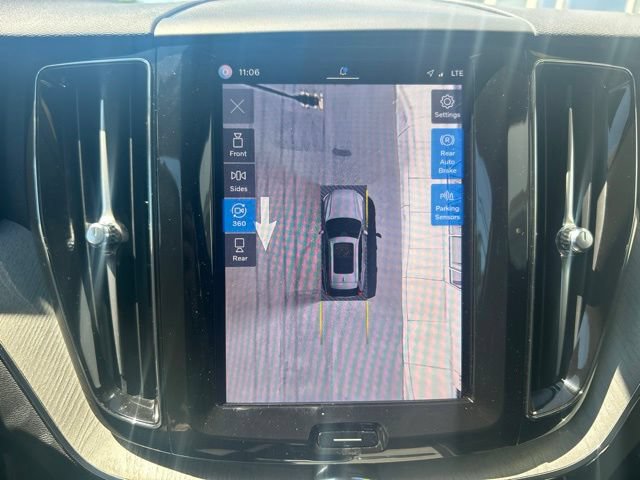 Certified 2025 Volvo XC60 B5 Plus AWD/4WD image 27
