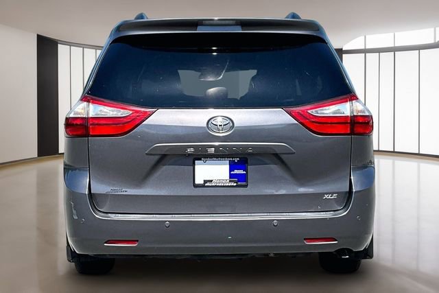 Used 2015 Toyota Sienna XLE w/ XLE Navigation Package image 5