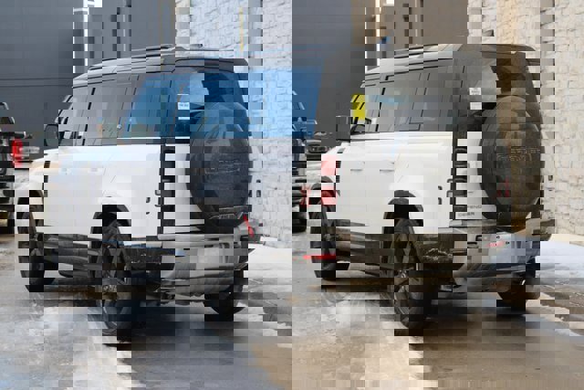 Used 2023 Land Rover Defender 110 S image 3