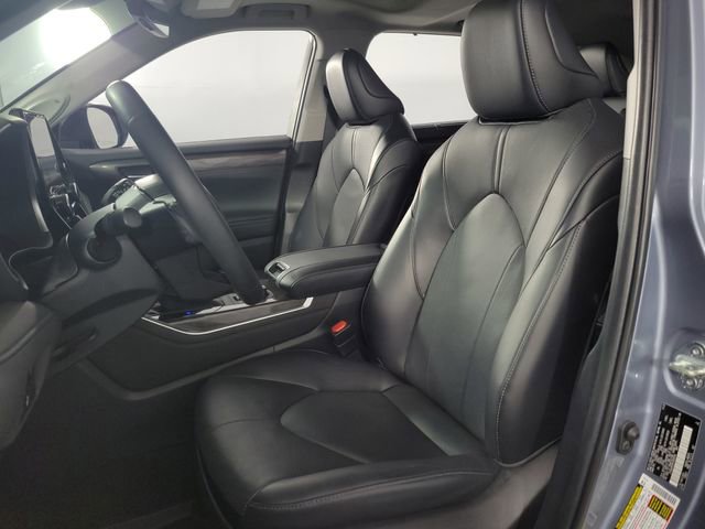 Used 2023 Toyota Highlander Limited image 14