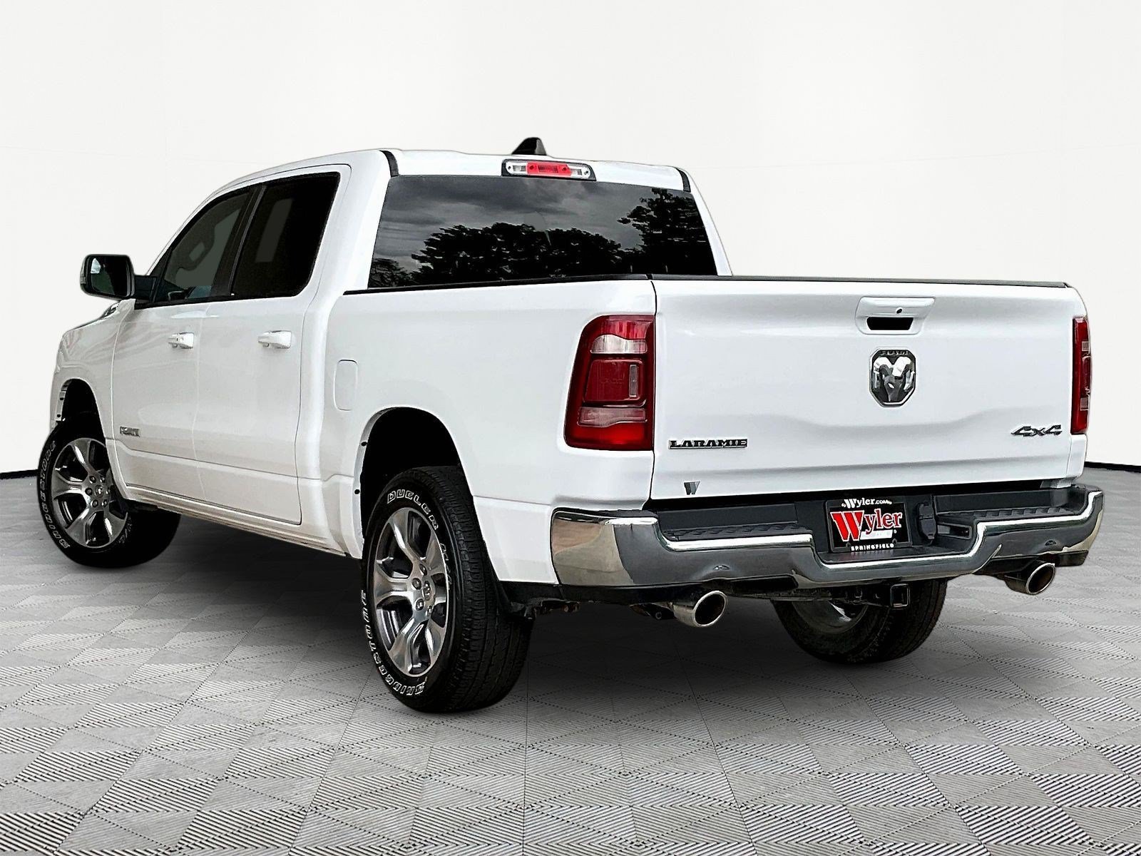 Used 2023 RAM 1500 Laramie AWD/4WD image 4
