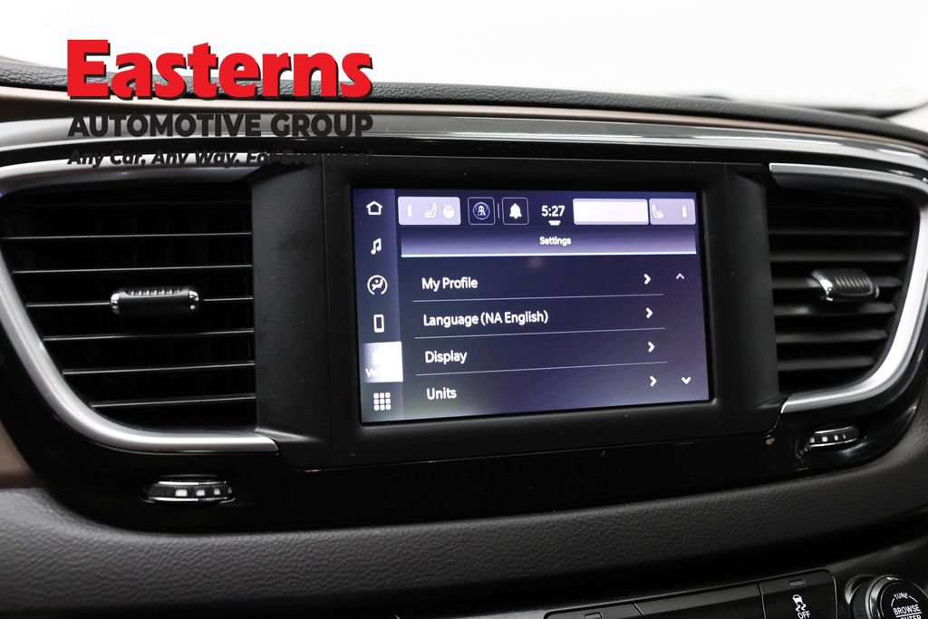 Used 2022 Chrysler Voyager LX FWD image 19