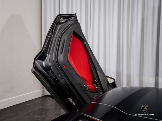 Used 2025 Lamborghini Revuelto AWD/4WD image 33