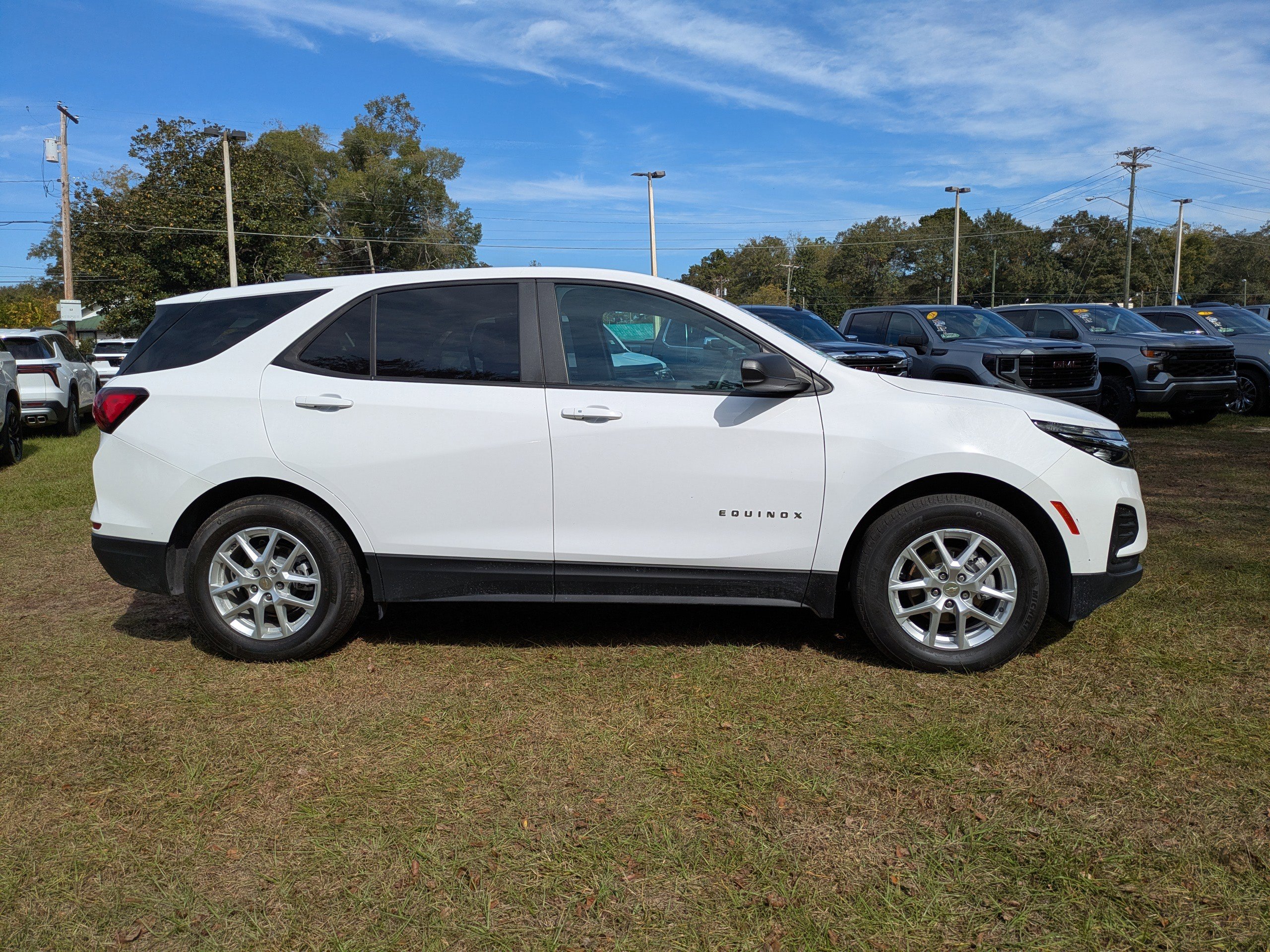 Certified 2024 Chevrolet Equinox LS w/ LS Convenience Package FWD image 3