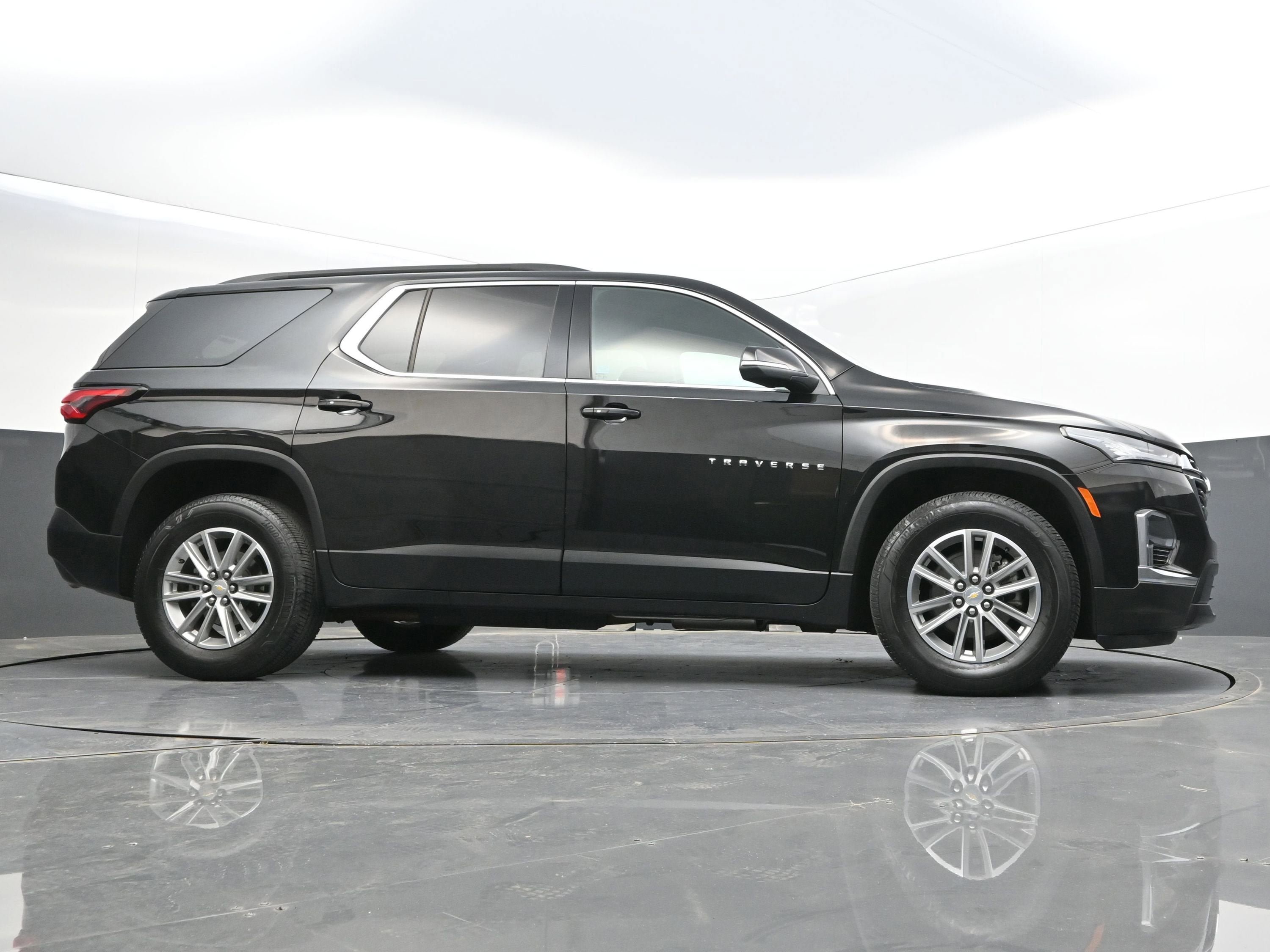 Used 2023 Chevrolet Traverse LT AWD/4WD image 48