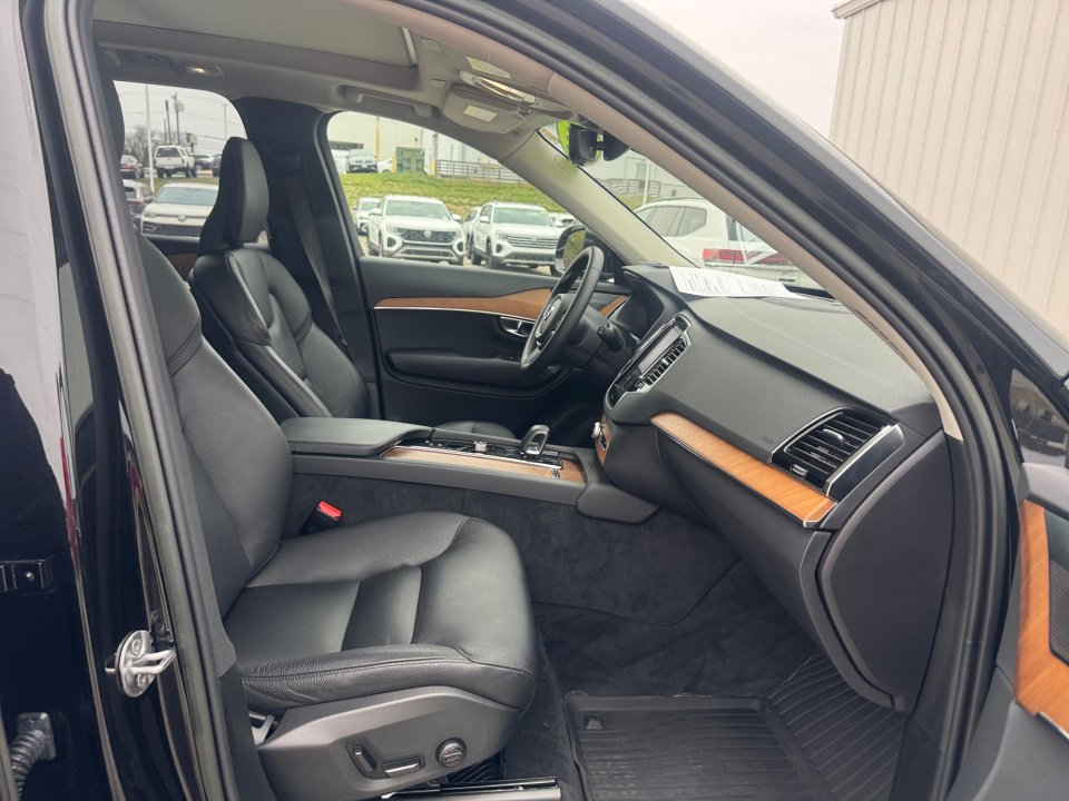 Certified 2023 Volvo XC90 T8 Plus w/ Protection Package Premier image 28