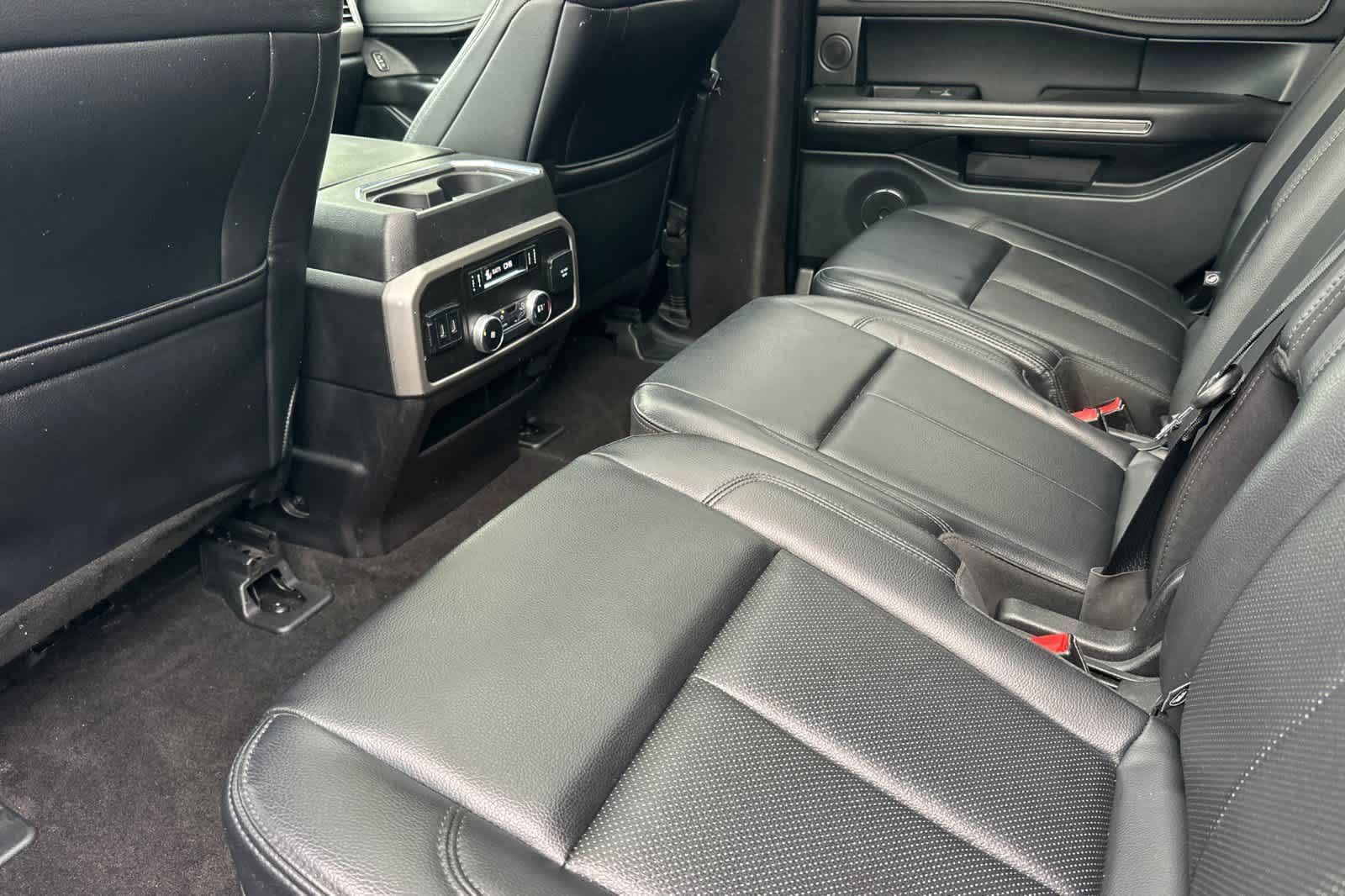 Used 2019 Ford Expedition XLT w/ Equipment Group 202A image 4