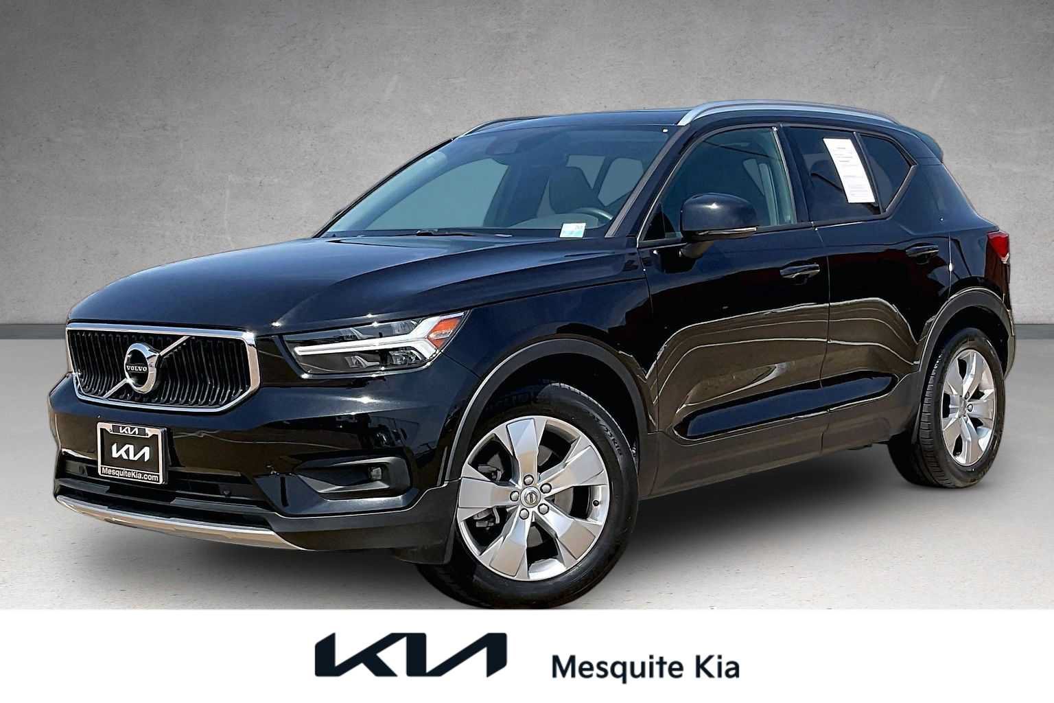 Used 2021 Volvo XC40 T5 Momentum w/ Climate Package