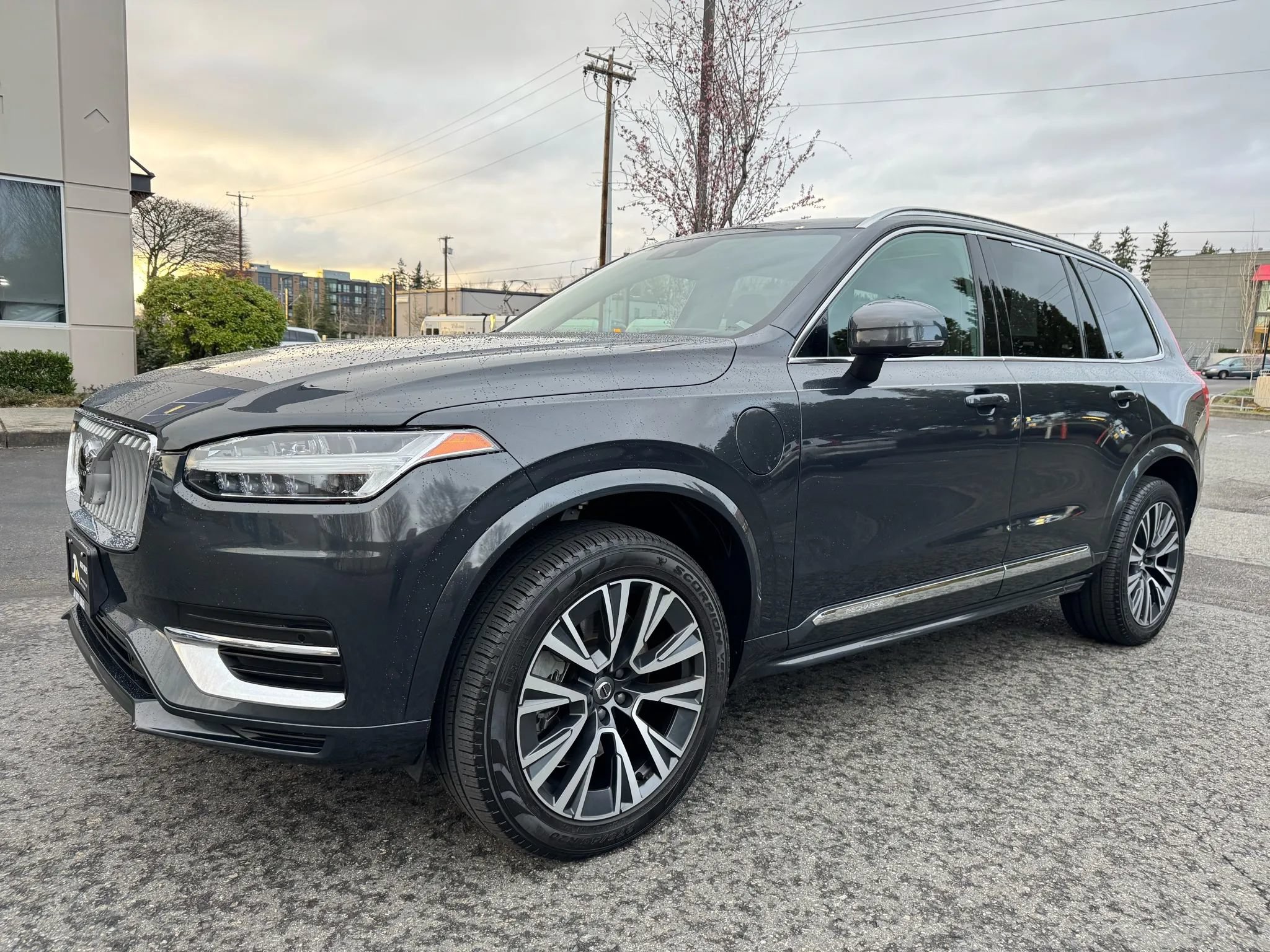 Used 2022 Volvo XC90 T8 Inscription Expression w/ Advanced Package AWD/4WD image 5