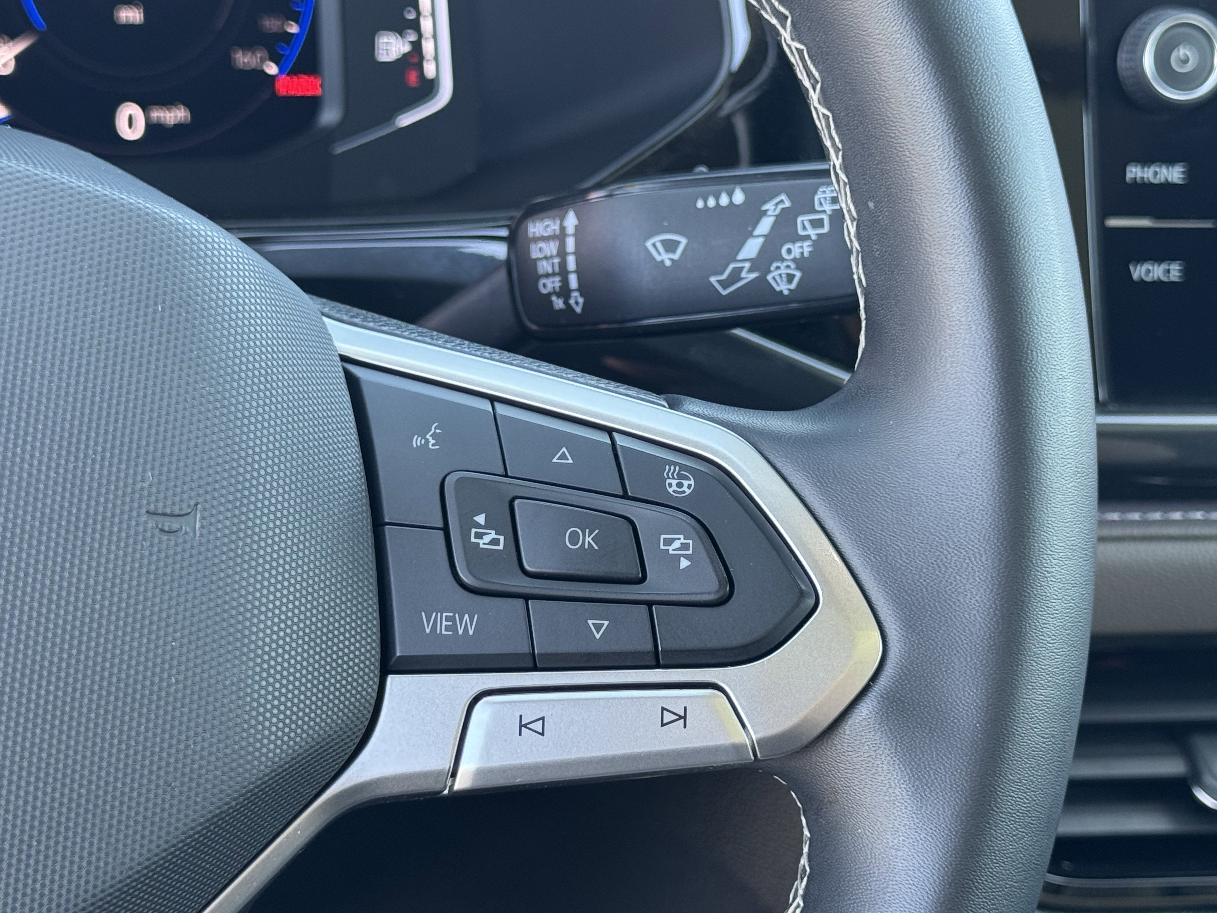 Used 2022 Volkswagen Taos SEL w/ Panoramic Sunroof Package image 21