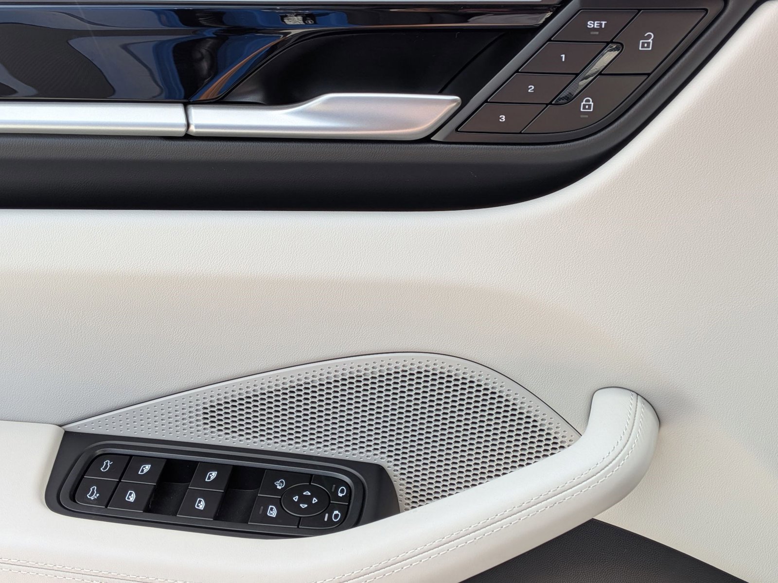 New 2026 Porsche Macan 4 Electric image 15