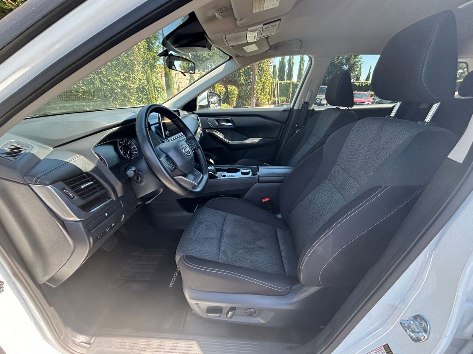 Used 2025 Nissan Rogue SV AWD/4WD image 29