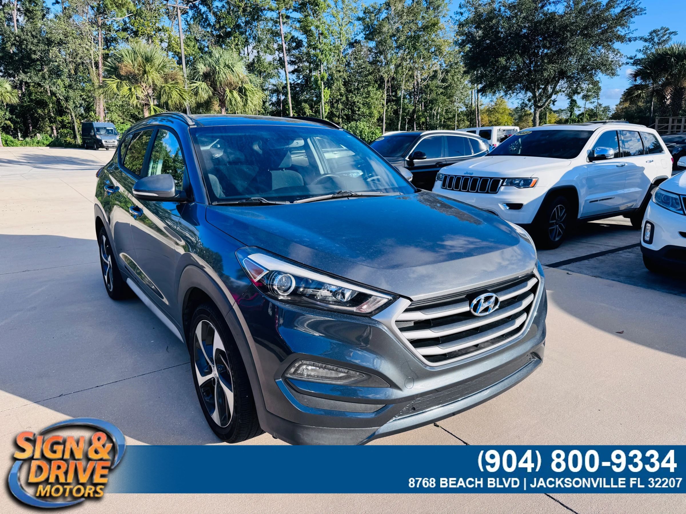 Used 2017 Hyundai Tucson SE Plus AWD/4WD image 2