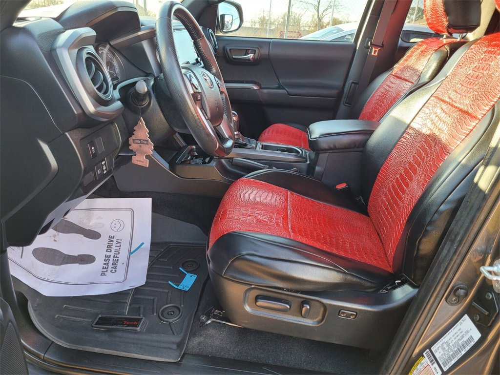 Used 2021 Toyota Tacoma TRD Off-Road w/ TRD Premium Off Road Package image 5