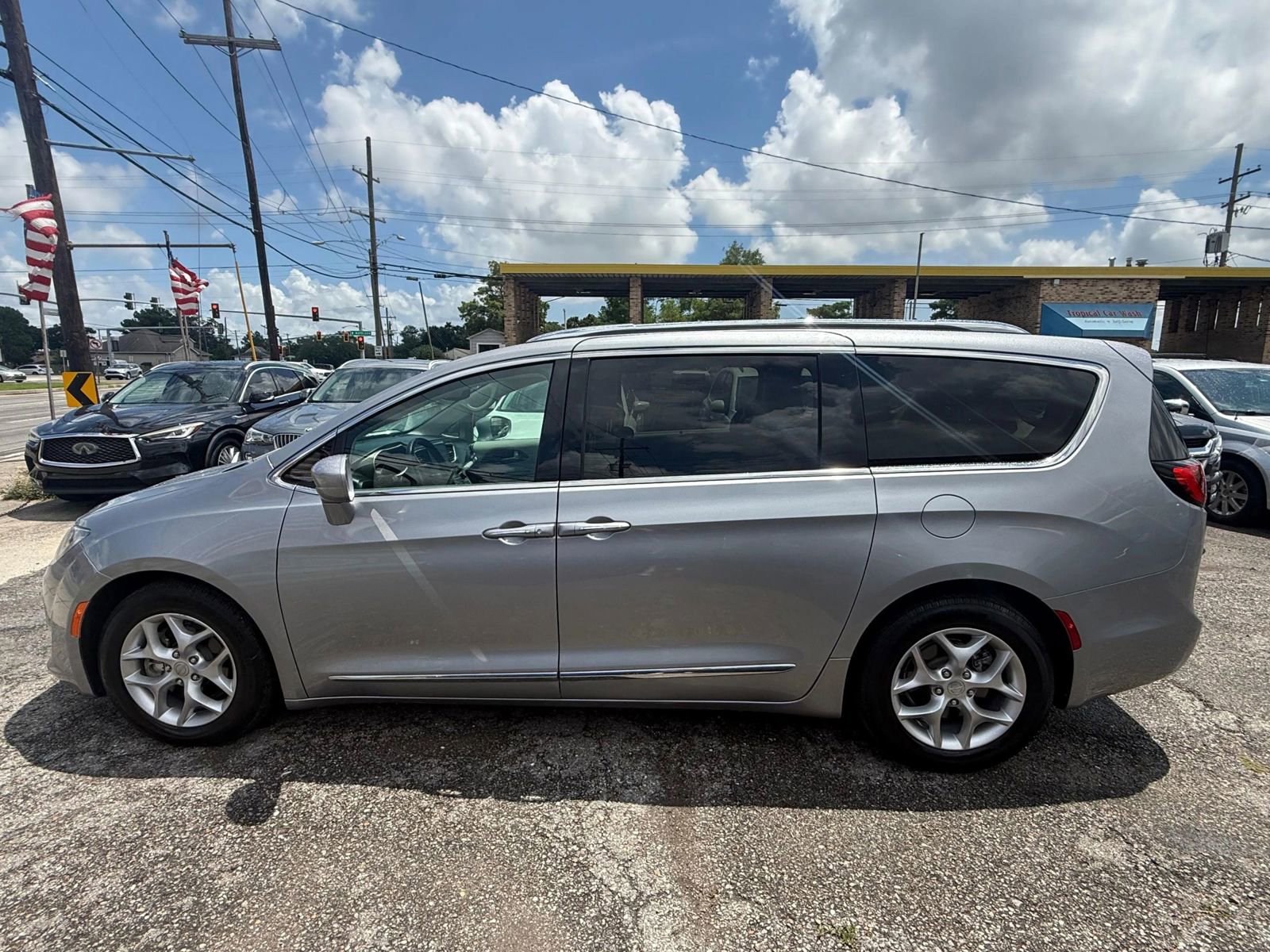 Used 2018 Chrysler Pacifica Touring-L Plus w/ Tire & Wheel Group FWD image 5
