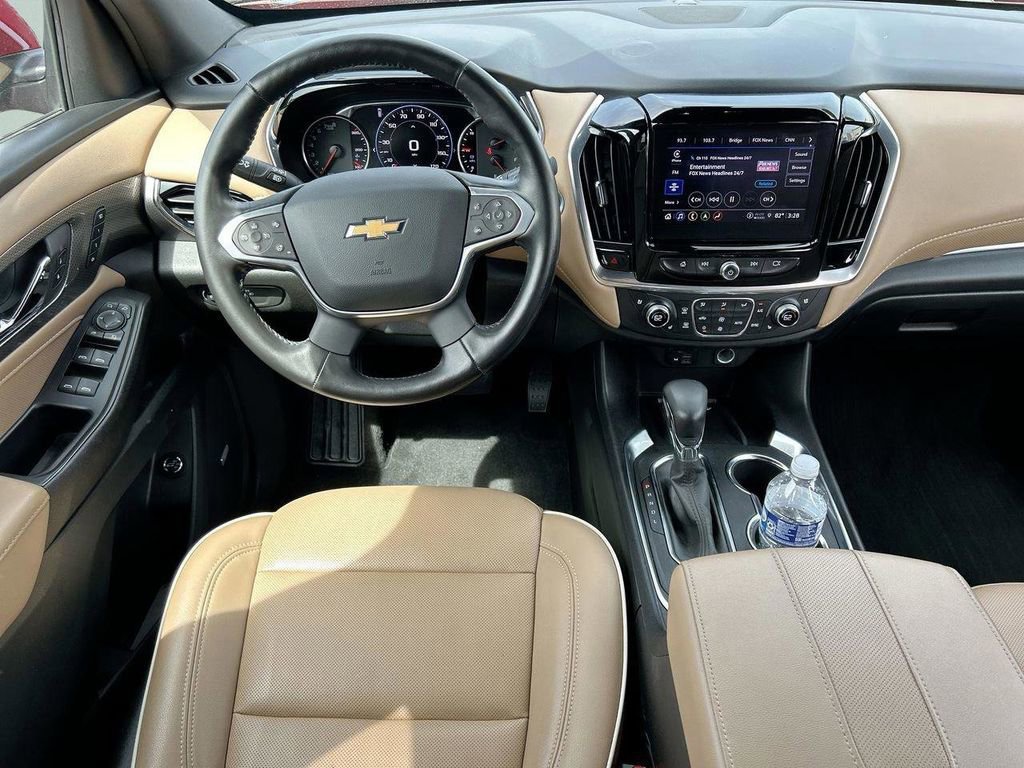 Used 2022 Chevrolet Traverse Premier FWD image 17