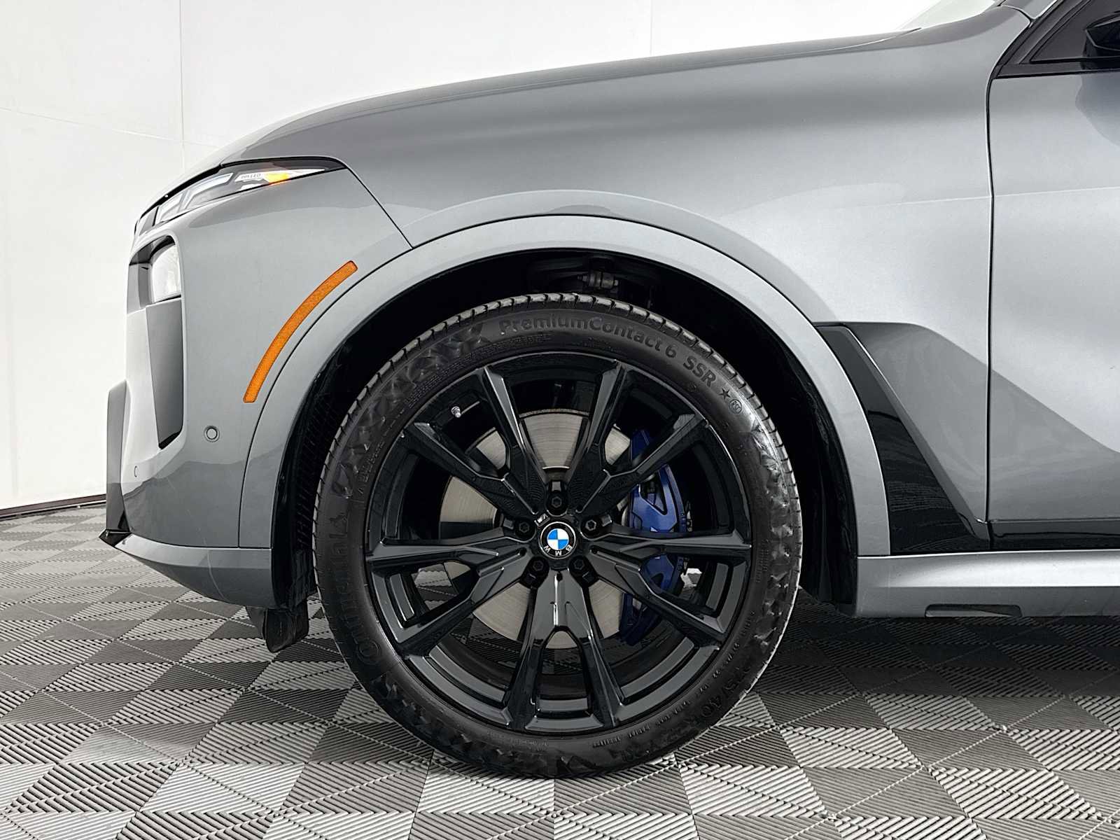 Used 2024 BMW X7 xDrive40i w/ Executive Package image 29