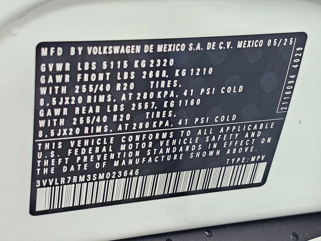 Certified 2025 Volkswagen Tiguan SEL R-Line AWD/4WD image 31