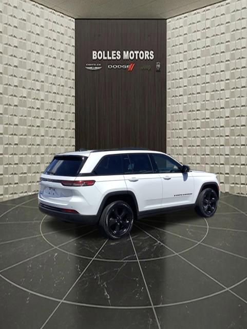 Certified 2023 Jeep Grand Cherokee Altitude AWD/4WD image 3