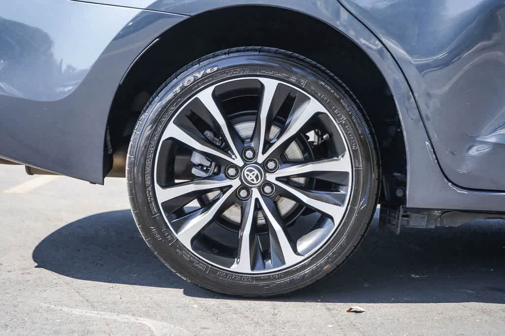 Used 2017 Toyota Corolla SE w/ SE Premium Package FWD image 8
