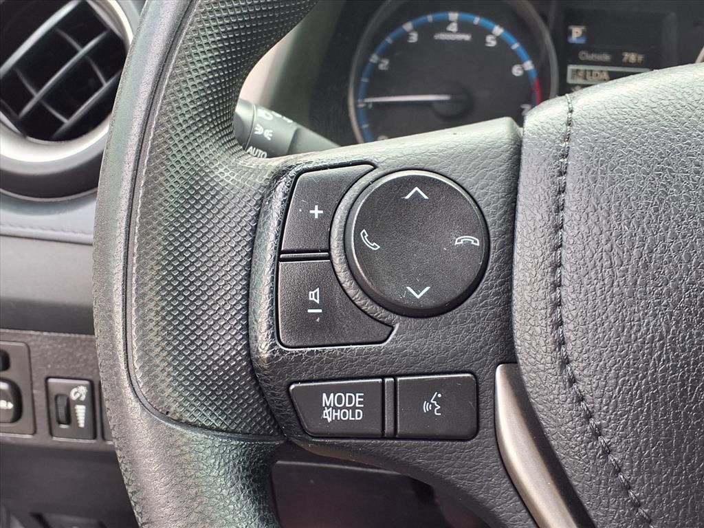 Used 2018 Toyota RAV4 LE image 14