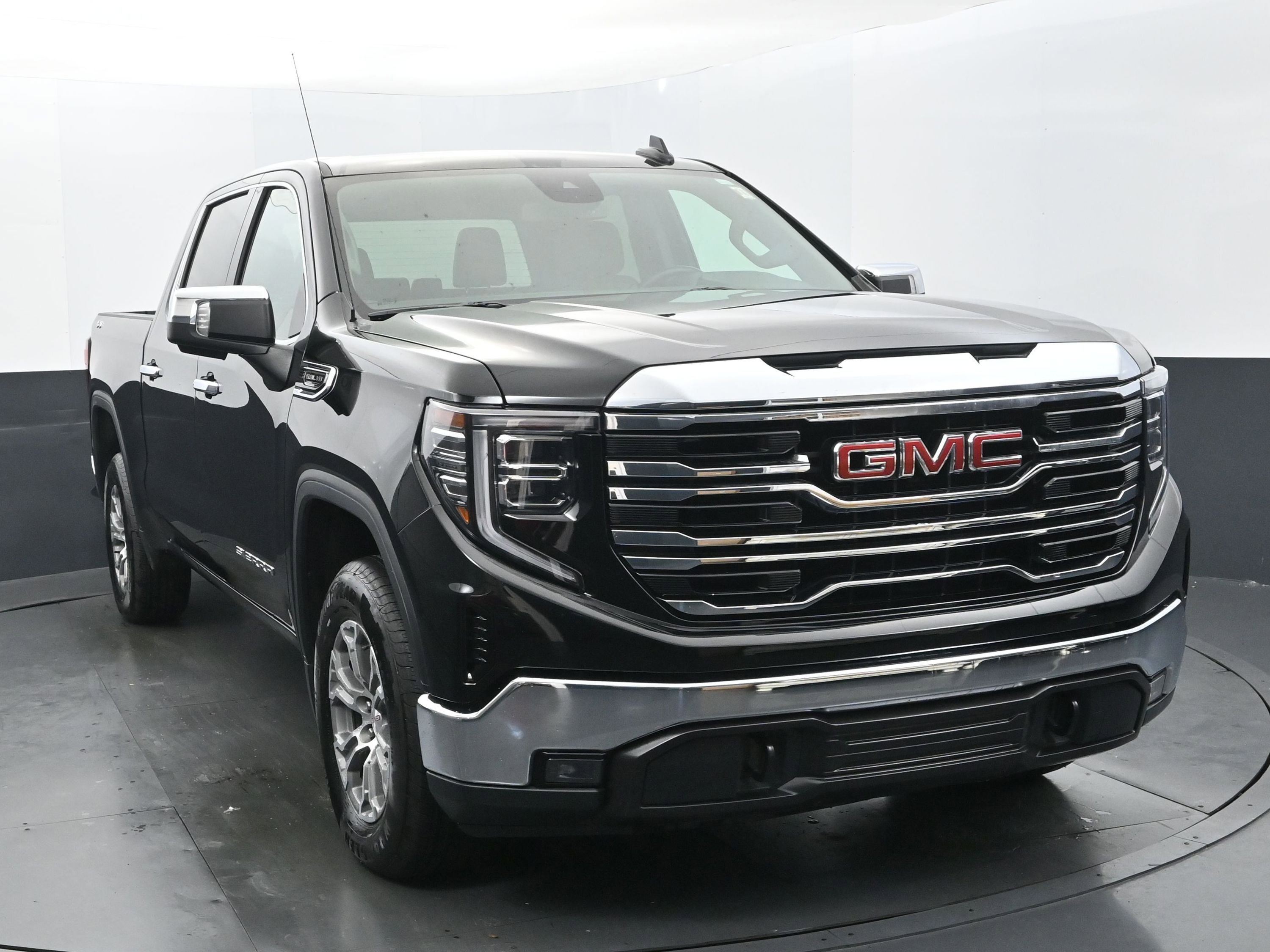 Used 2025 GMC Sierra 1500 SLT image 8