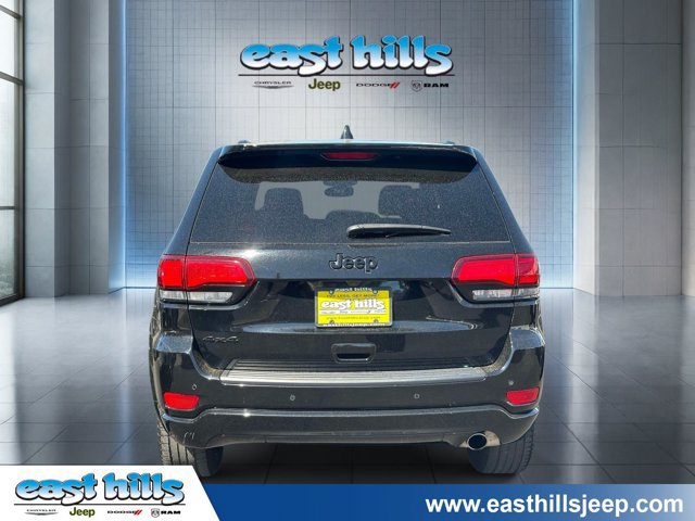 Certified 2022 Jeep Grand Cherokee Laredo X AWD/4WD image 3