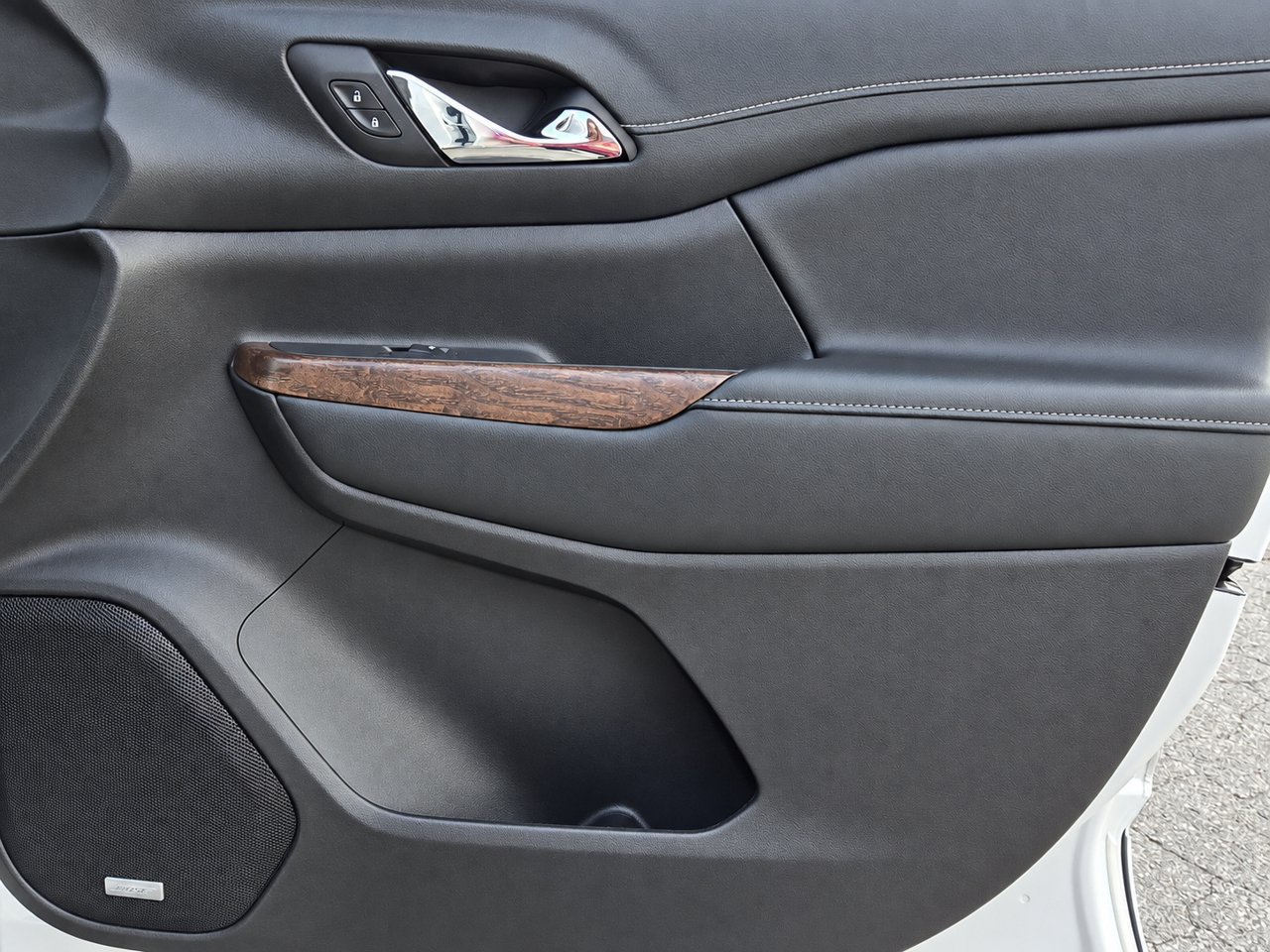 Used 2021 GMC Acadia Denali w/ Denali Technology Package FWD image 34
