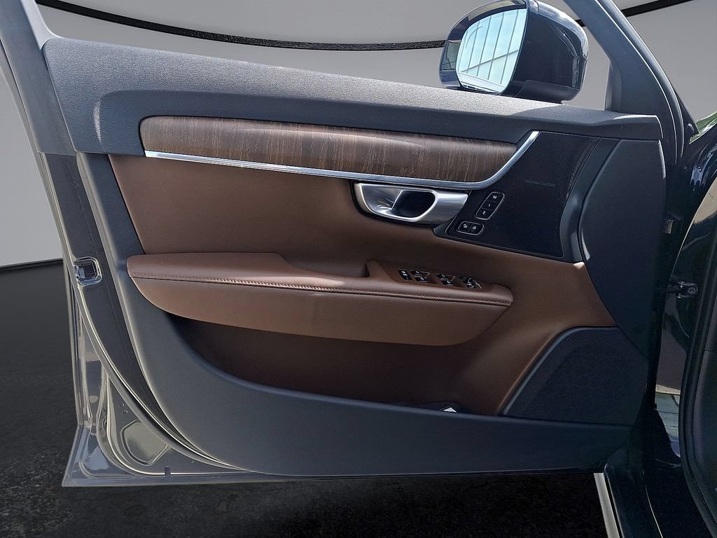 Certified 2024 Volvo V90 B6 Cross Country Plus w/ Protection Package Premier AWD/4WD image 16