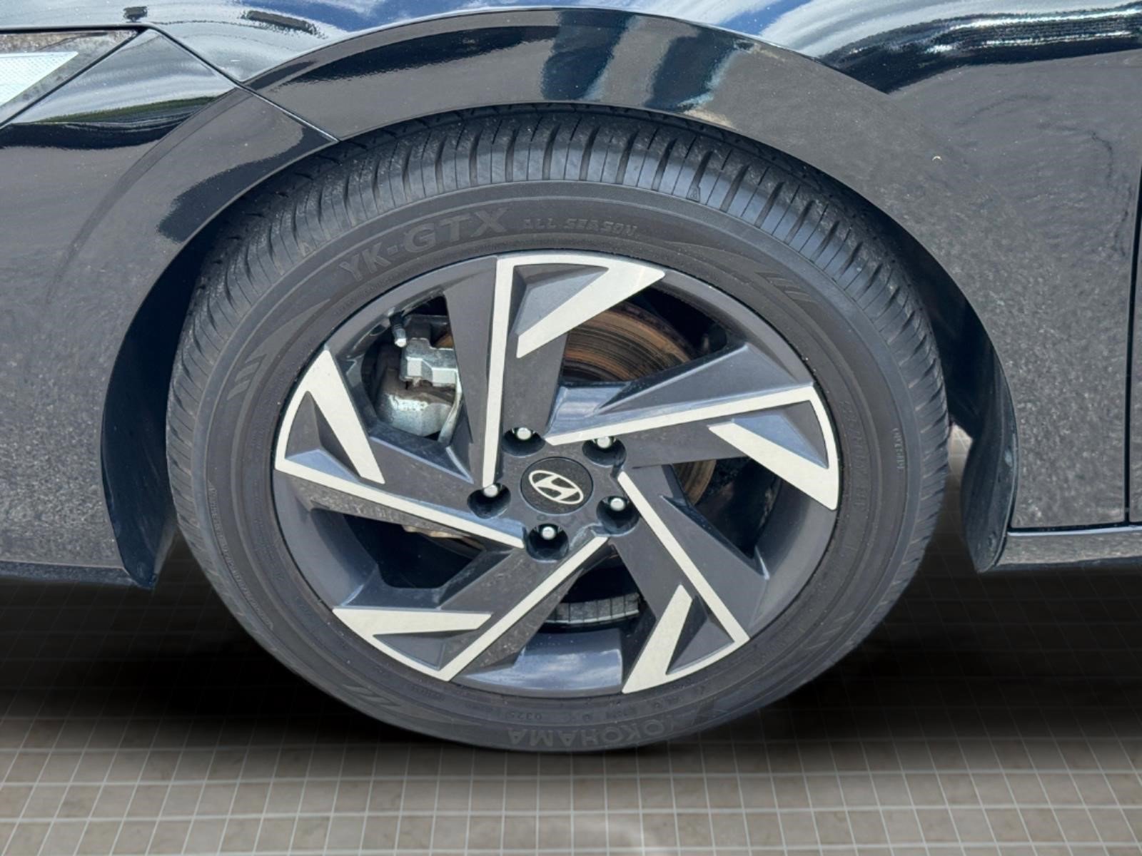 Certified 2024 Hyundai Elantra Limited FWD image 18