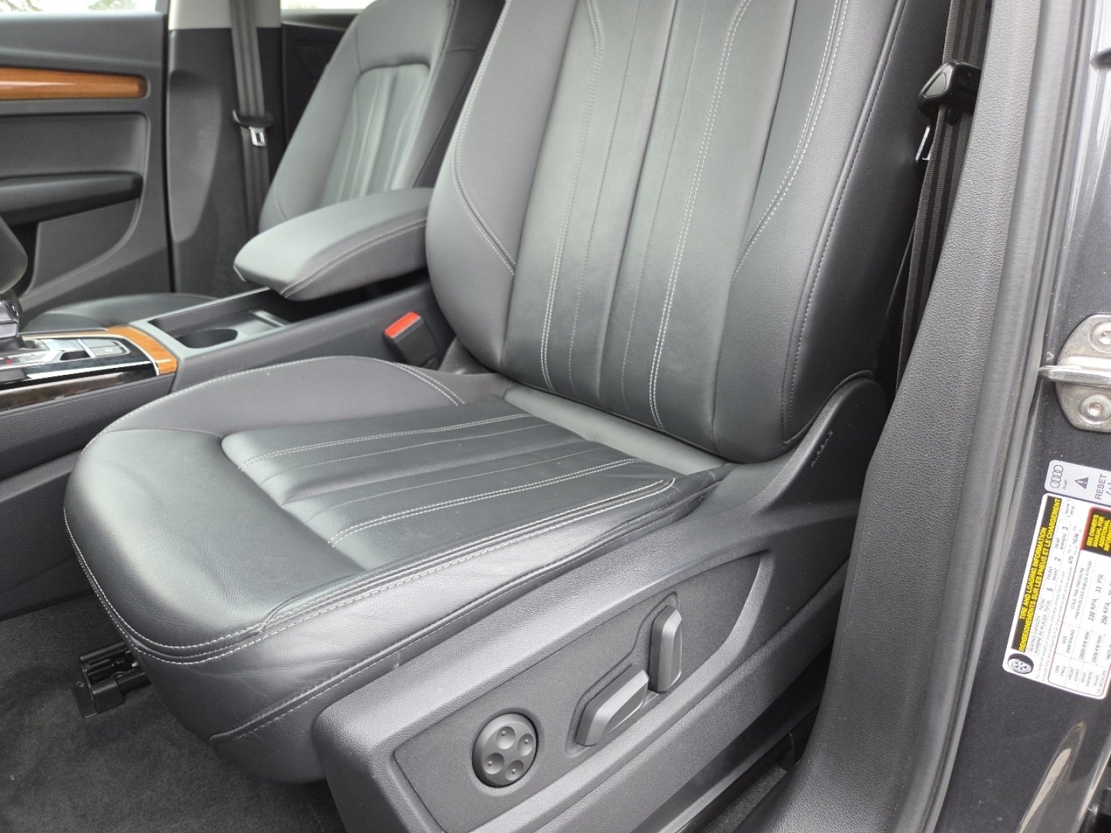 Used 2023 Audi Q5 2.0T Premium w/ Convenience Package image 25