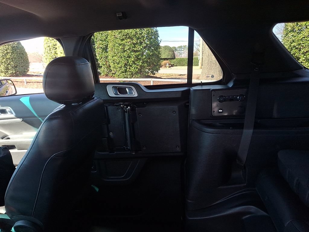 Used 2015 Ford Explorer XLT w/ Equipment Group 202B FWD image 10