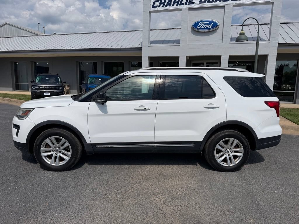Used 2018 Ford Explorer XLT w/ Equipment Group 202A AWD/4WD image 2