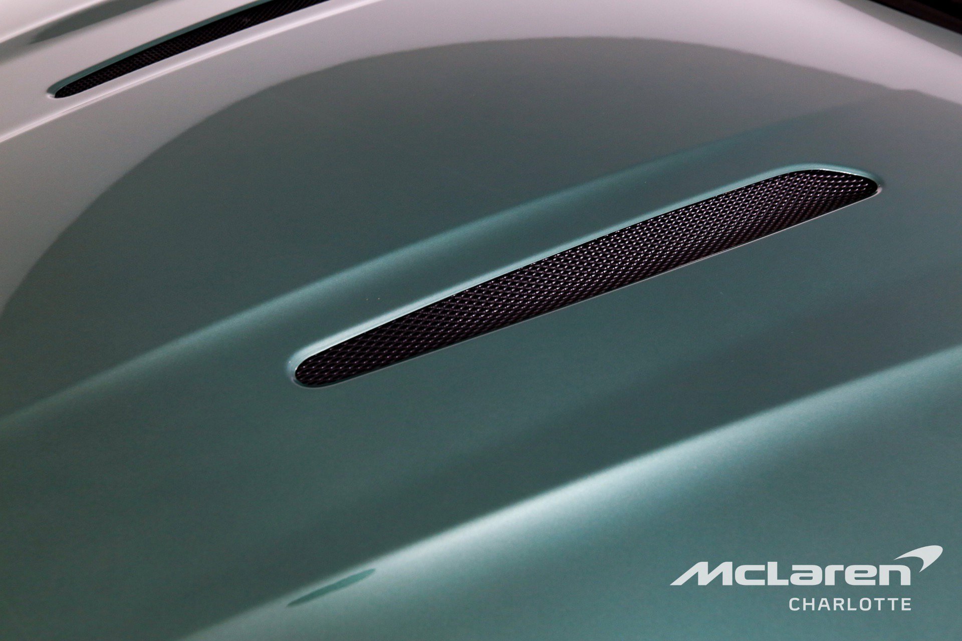 Used 2024 Aston Martin DB12 V8 image 33