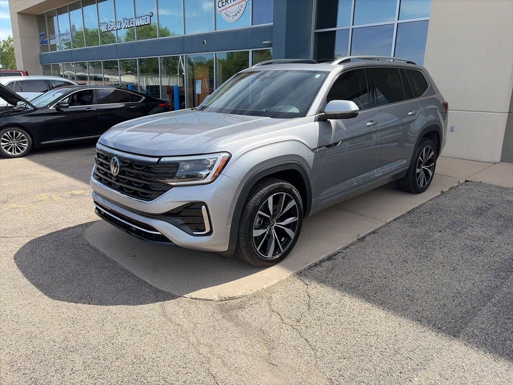 Certified 2024 Volkswagen Atlas SEL Premium R-Line AWD/4WD image 4