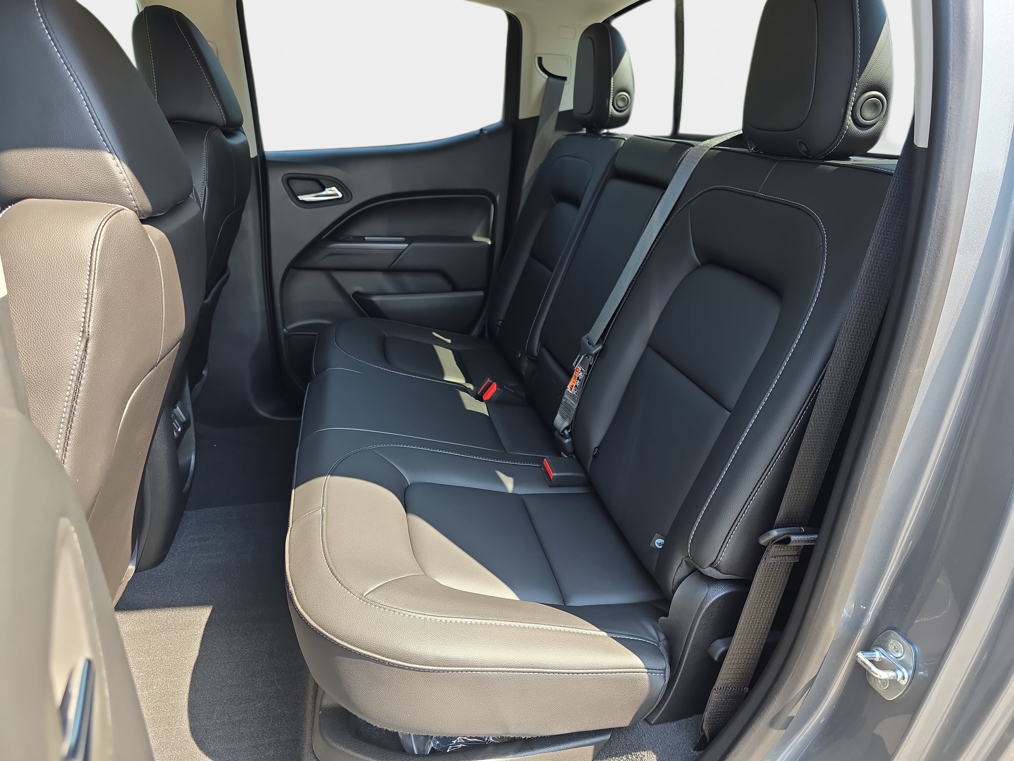 Used 2022 Chevrolet Colorado LT w/ Luxury Package RWD image 11