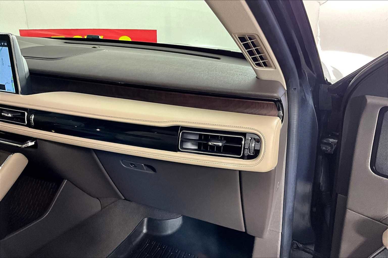 Used 2022 Lincoln Aviator Reserve w/ Elements Package Plus image 16