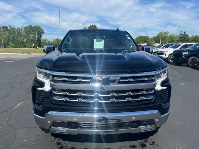 Used 2025 Chevrolet Silverado 1500 LTZ w/ LTZ Premium Package AWD/4WD image 3