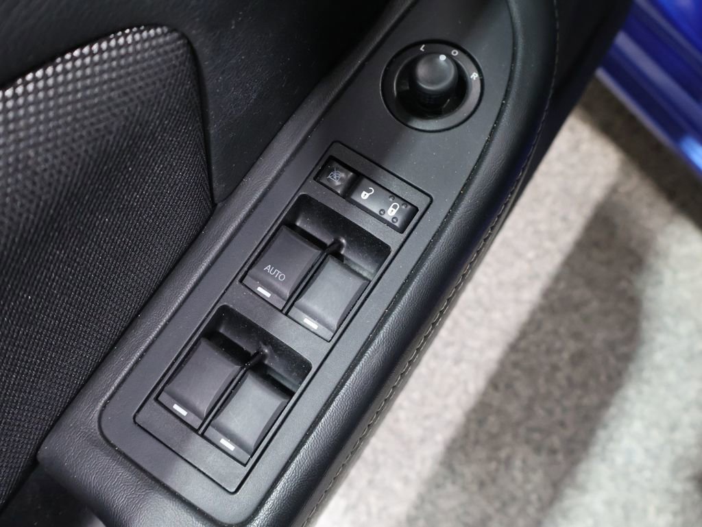 Used 2014 Dodge Avenger SE image 12