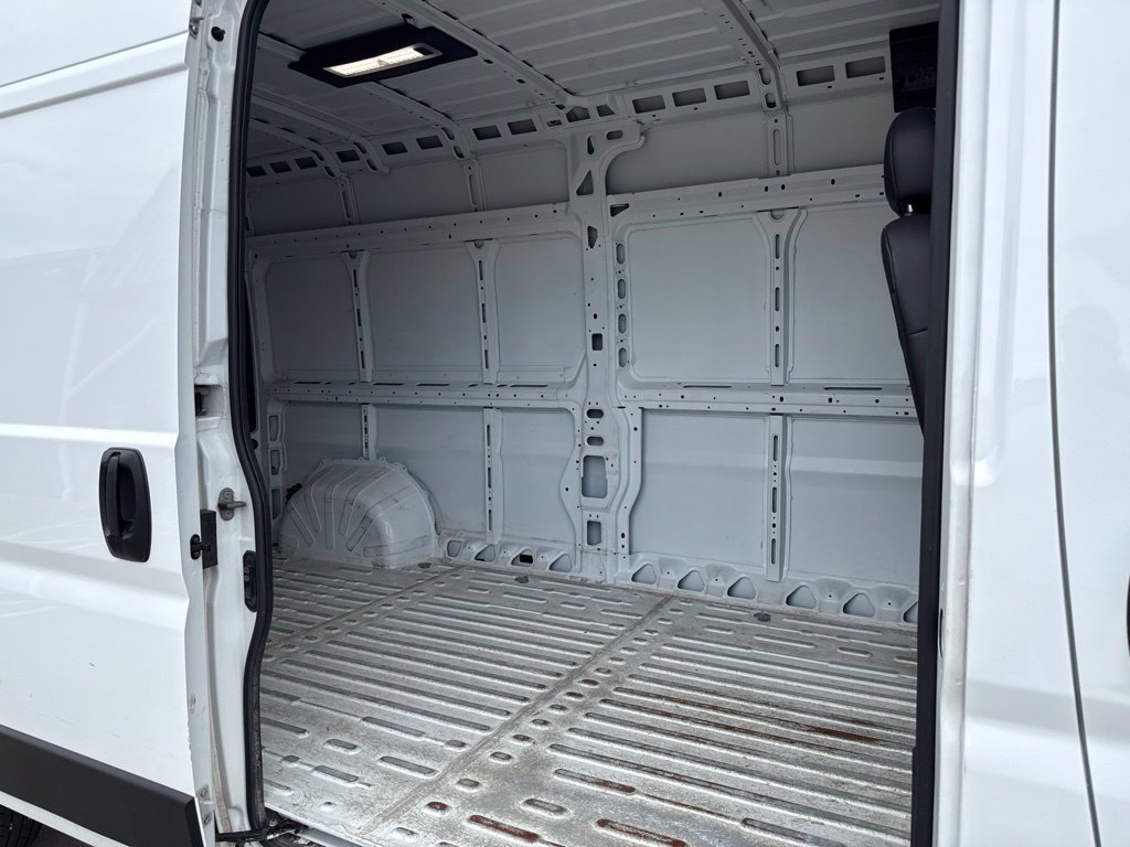 Used 2025 RAM ProMaster 2500 w/ Convenience Group FWD image 14