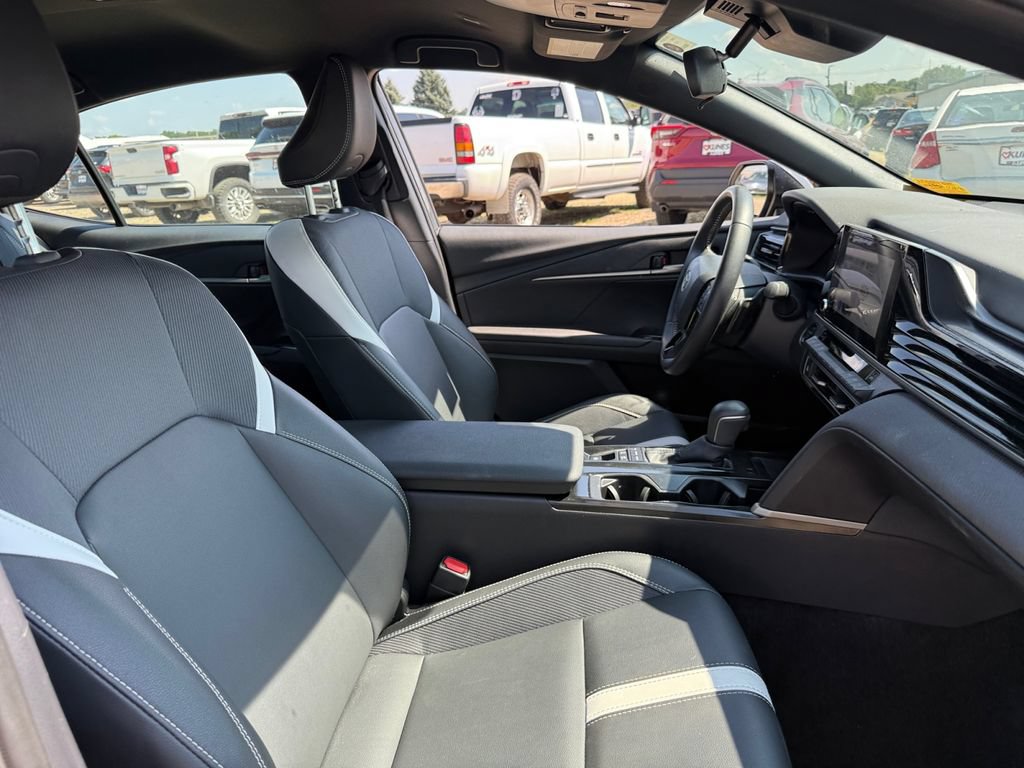Used 2026 Toyota Camry SE FWD image 40