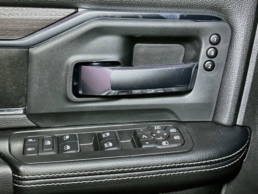 New 2026 RAM 2500 Laramie AWD/4WD image 13