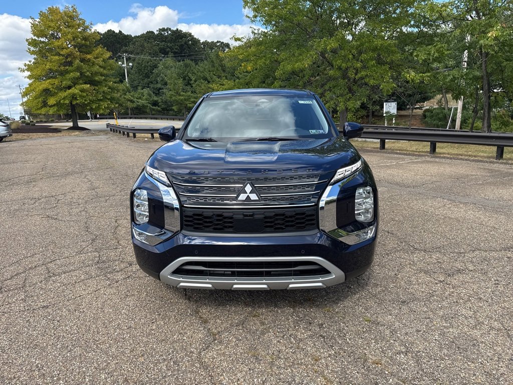New 2025 Mitsubishi Outlander SE image 18