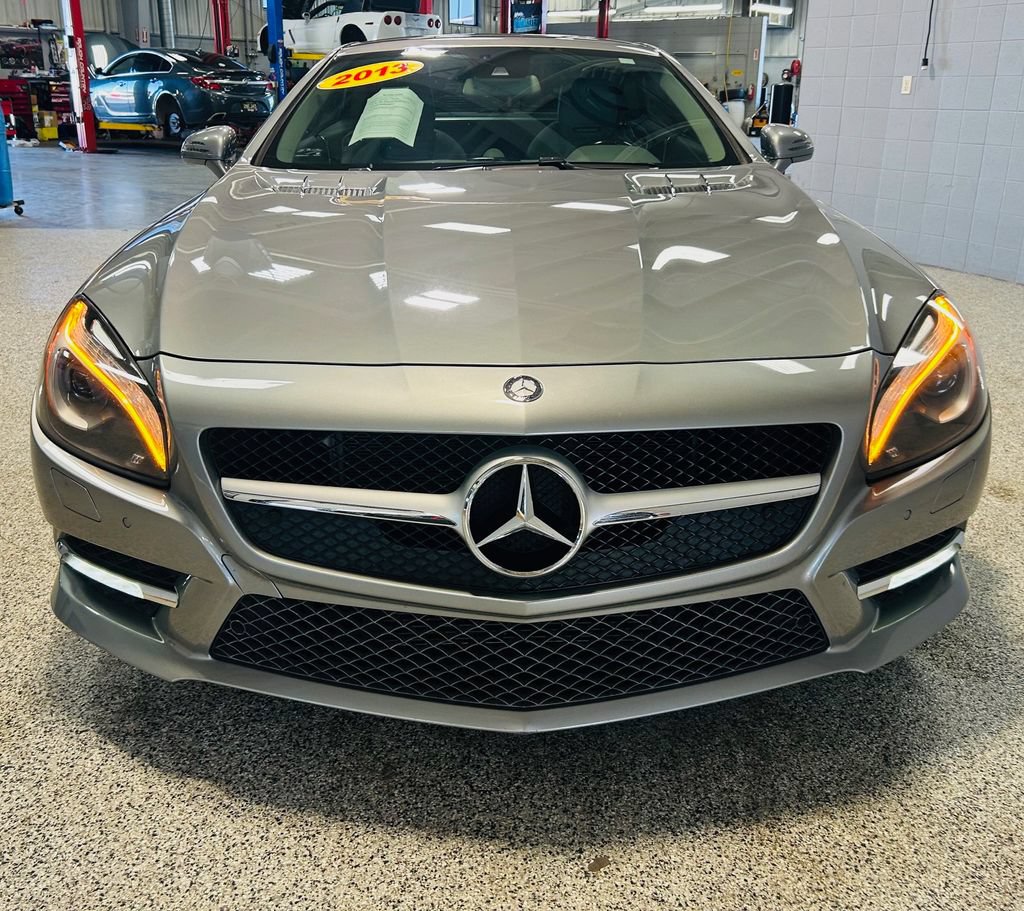 Used 2013 Mercedes-Benz SL 550 image 2