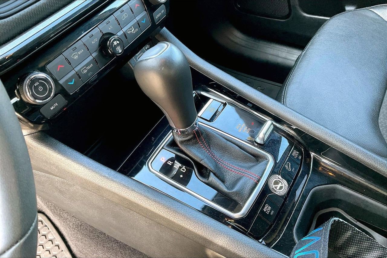 Used 2024 Jeep Compass Trailhawk image 31