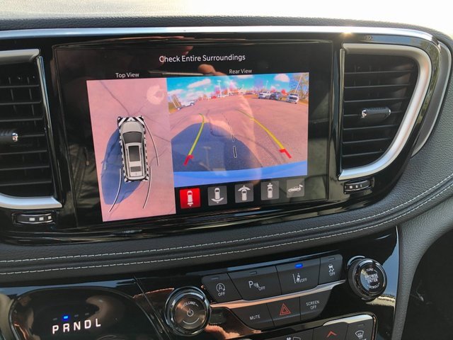 New 2026 Chrysler Pacifica Select image 5